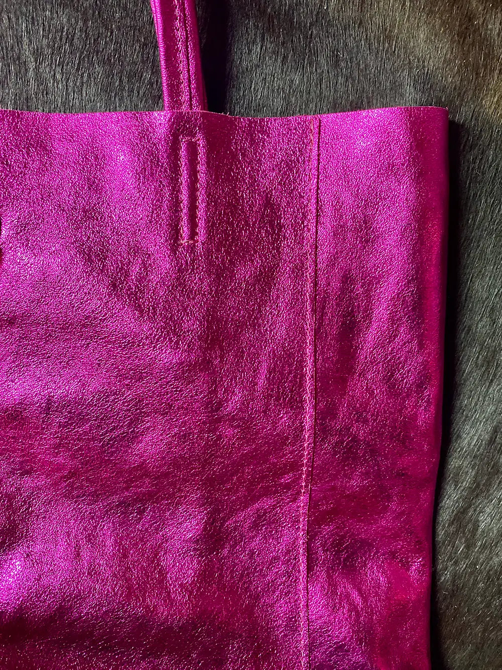 Close-up of Maison Fanli Large Pink Tote bag highlighting the metallic finish, minimal aesthetic and brilliance of the metallic finish.