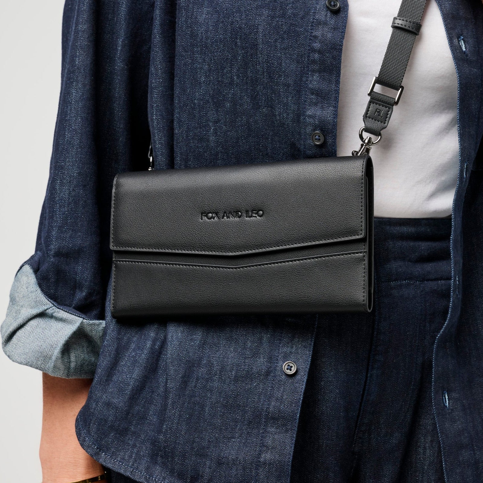 A person wearing The Traveller with it's removable strap. Can be work crossbody or over the shoulder. 
