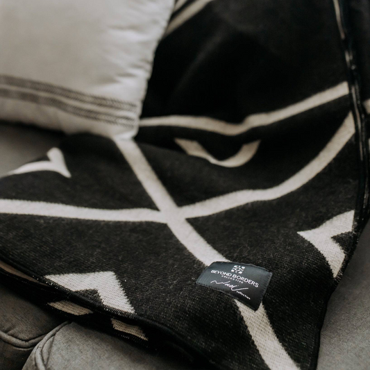 Diamante Black + White Blanket – Handcrafted, Sustainable Elegance